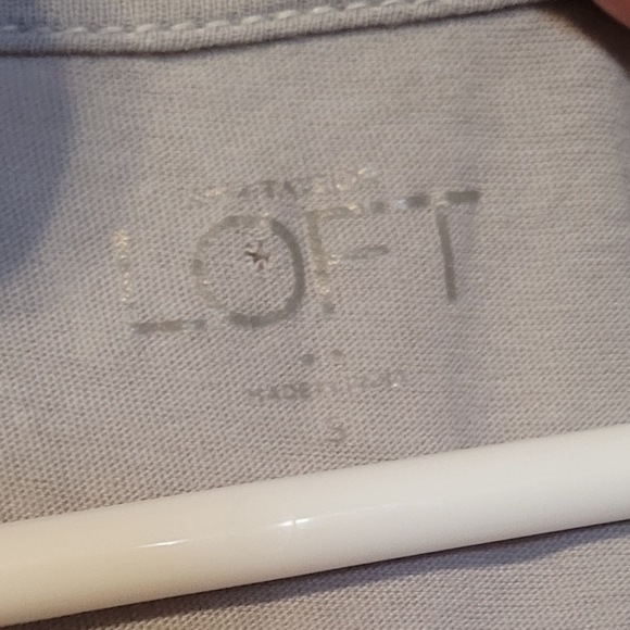 Ann Taylor Loft Gray Ruffle Sleeveless Blouse Size Small - Picture 4 of 8